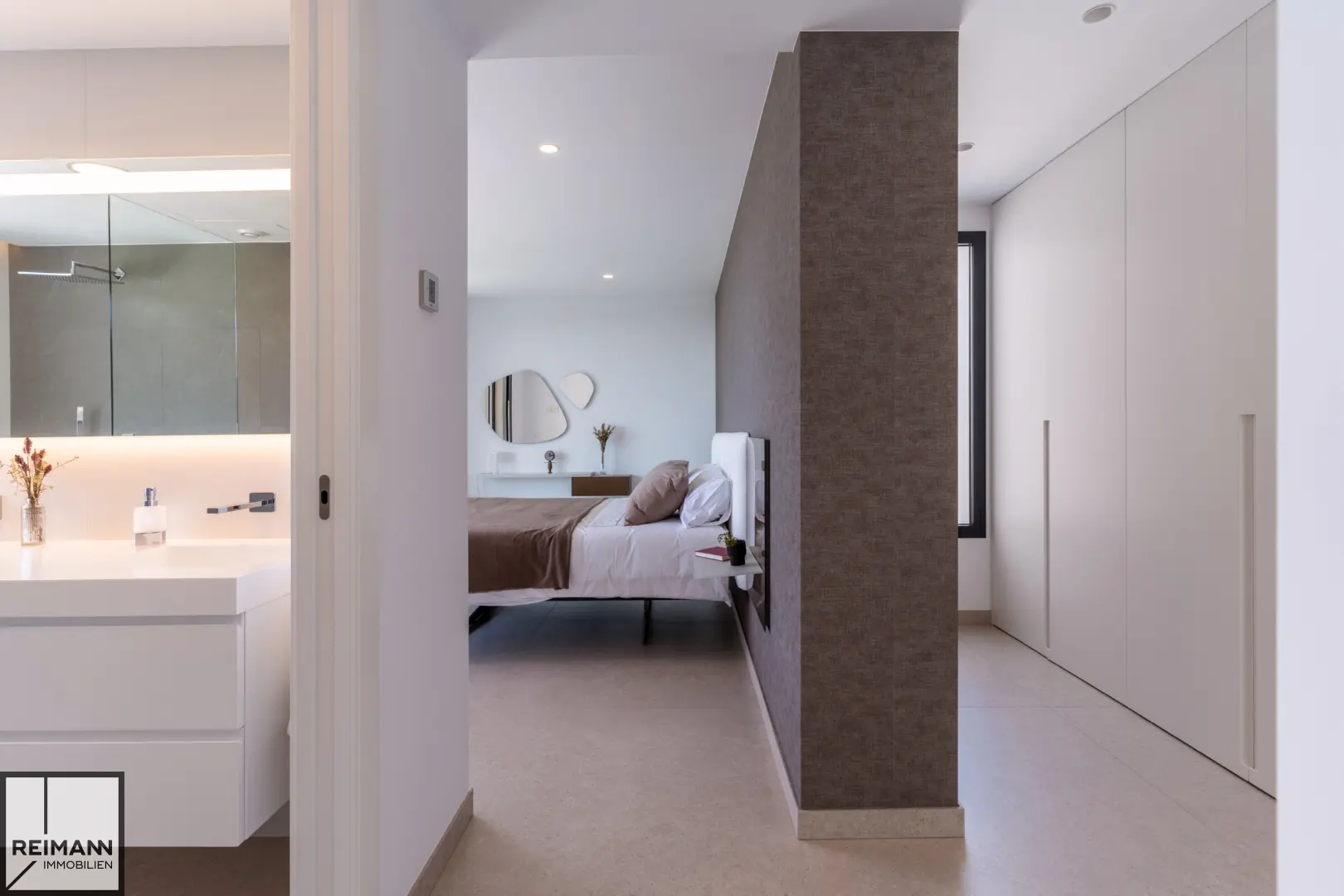 Bezugsfertige Luxus-Villa an der Mittelmeerküste in der Provinz Alicante (Spanien)