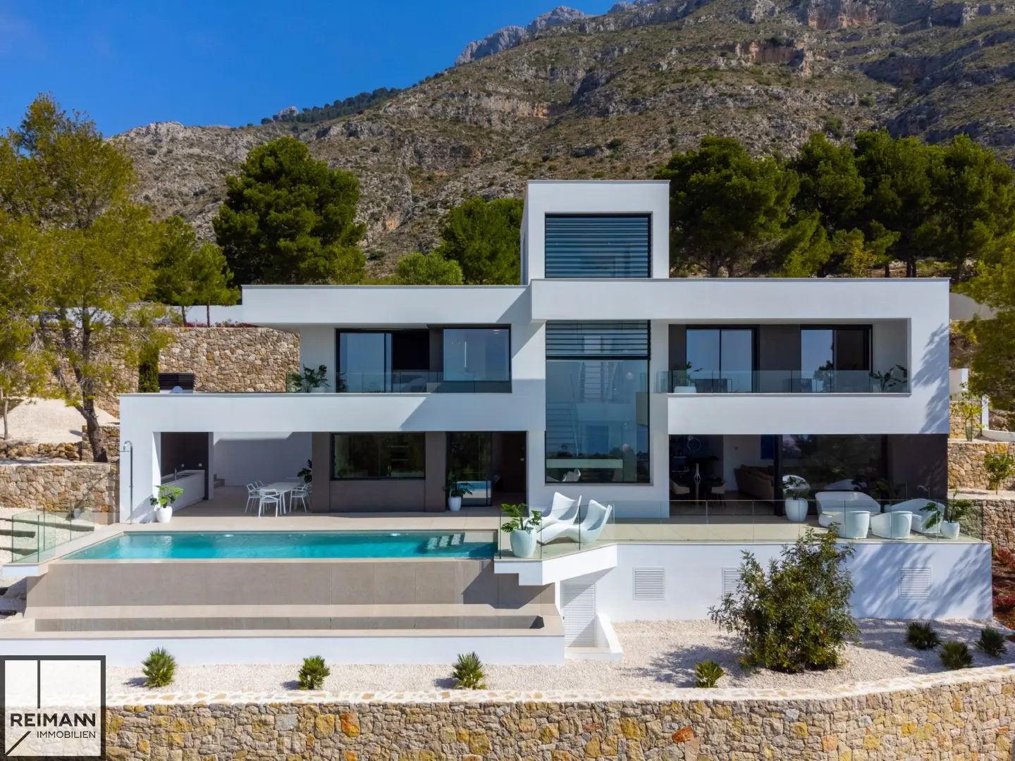 Bezugsfertige Luxus-Villa an der Mittelmeerküste in der Provinz Alicante (Spanien)