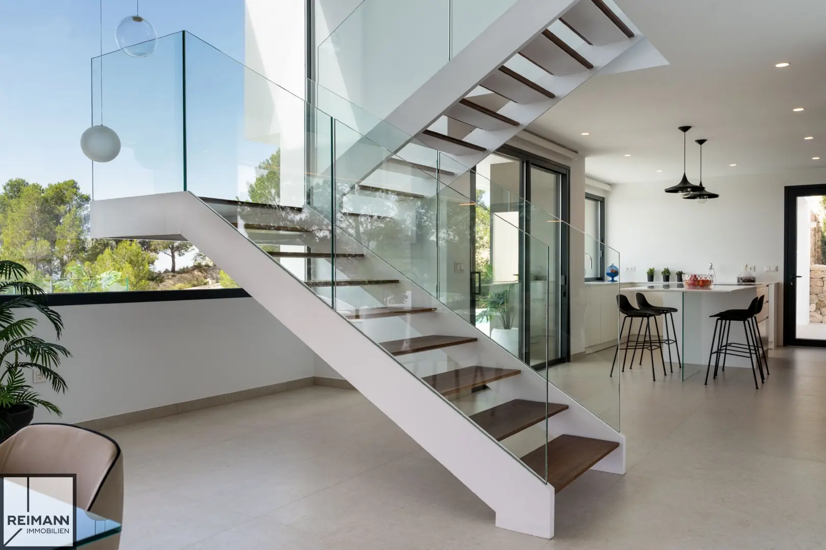 Bezugsfertige Luxus-Villa an der Mittelmeerküste in der Provinz Alicante (Spanien)