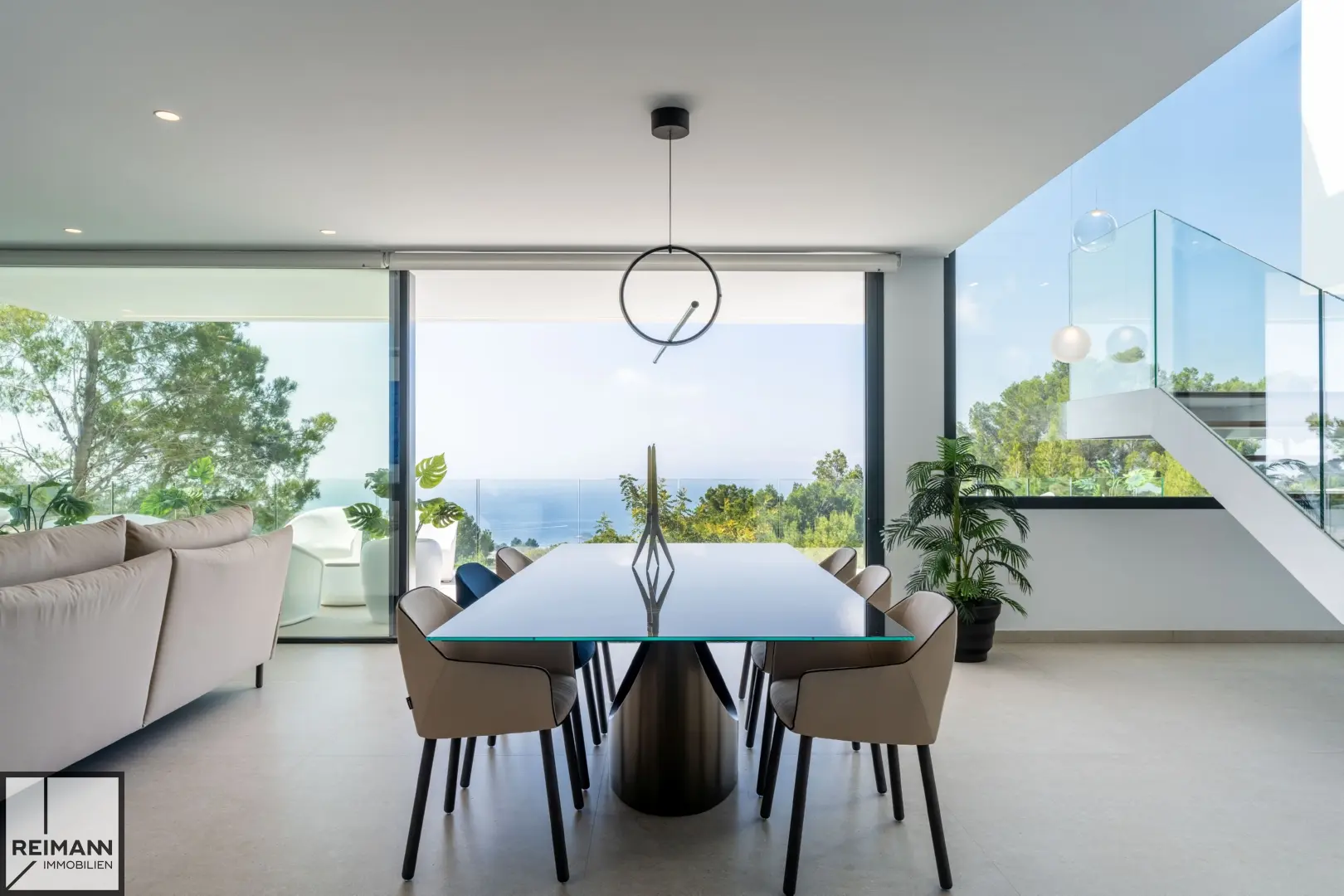 Bezugsfertige Luxus-Villa an der Mittelmeerküste in der Provinz Alicante (Spanien)