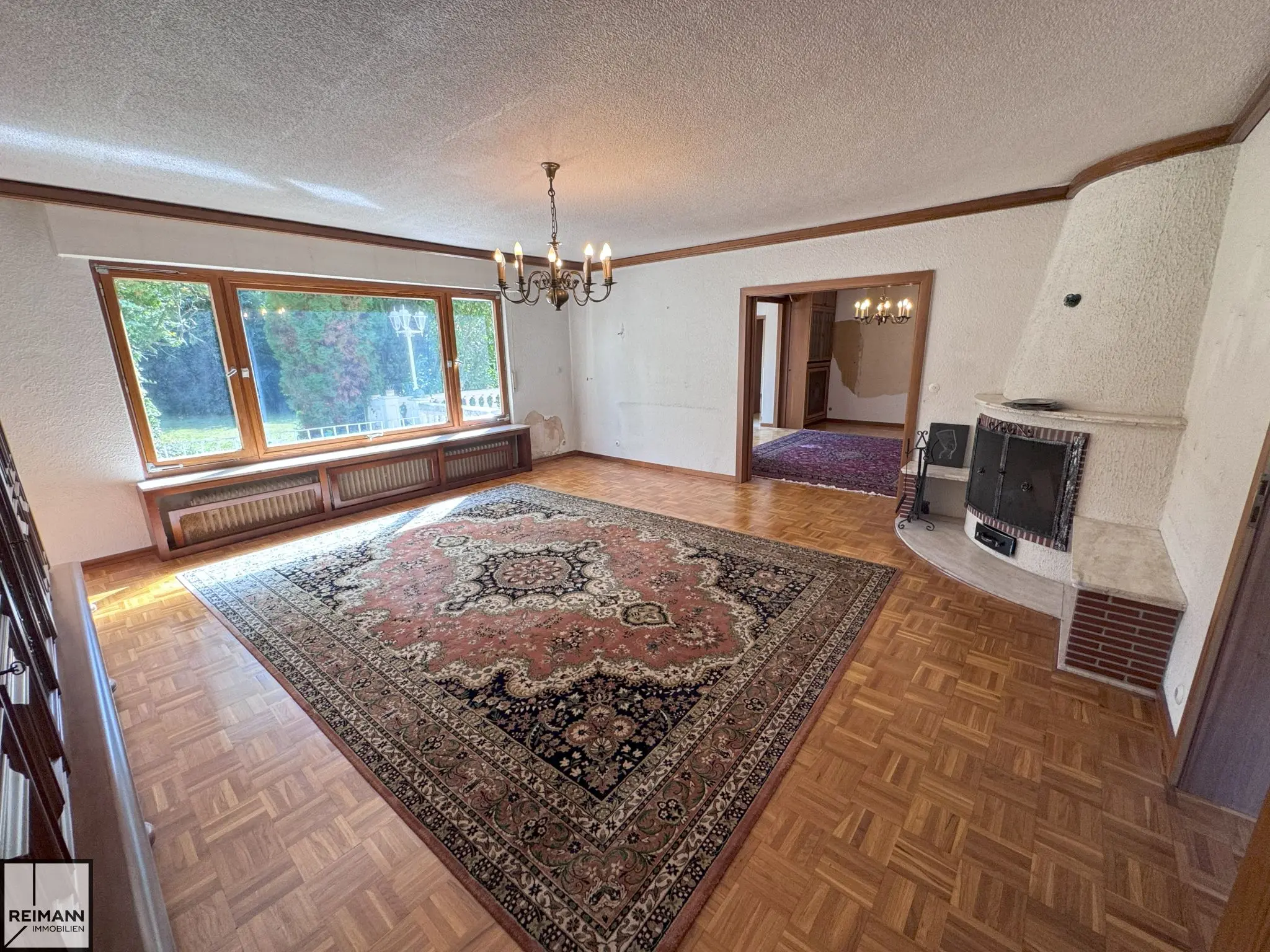 Zweifamilienhaus mit großem Garten und zusätzlichem Bauplatz