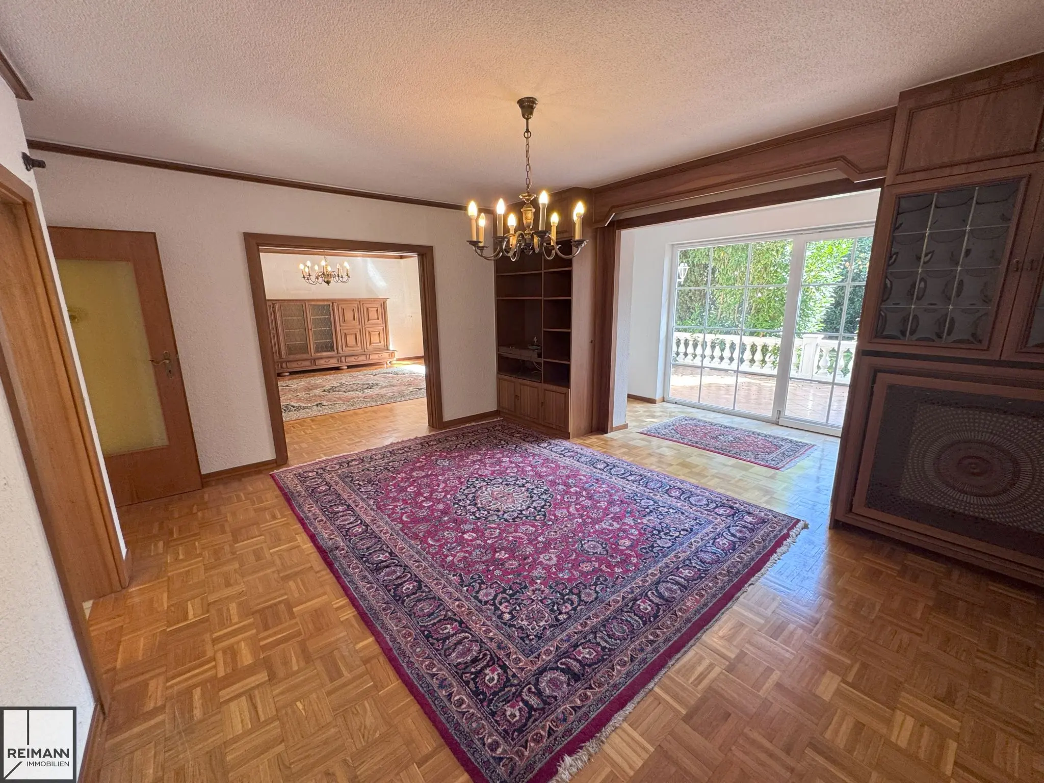 Zweifamilienhaus mit großem Garten und zusätzlichem Bauplatz