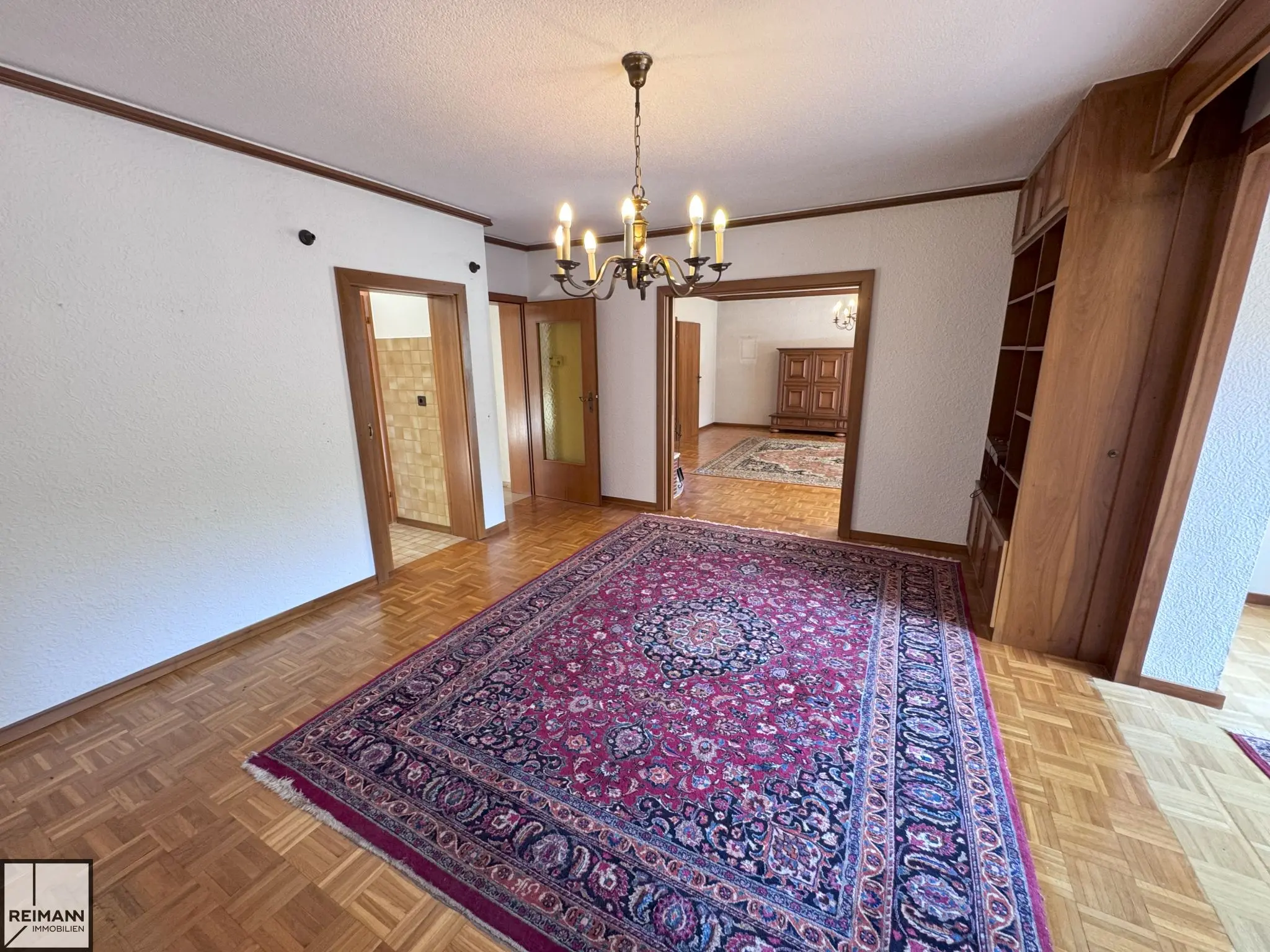 Zweifamilienhaus mit großem Garten und zusätzlichem Bauplatz