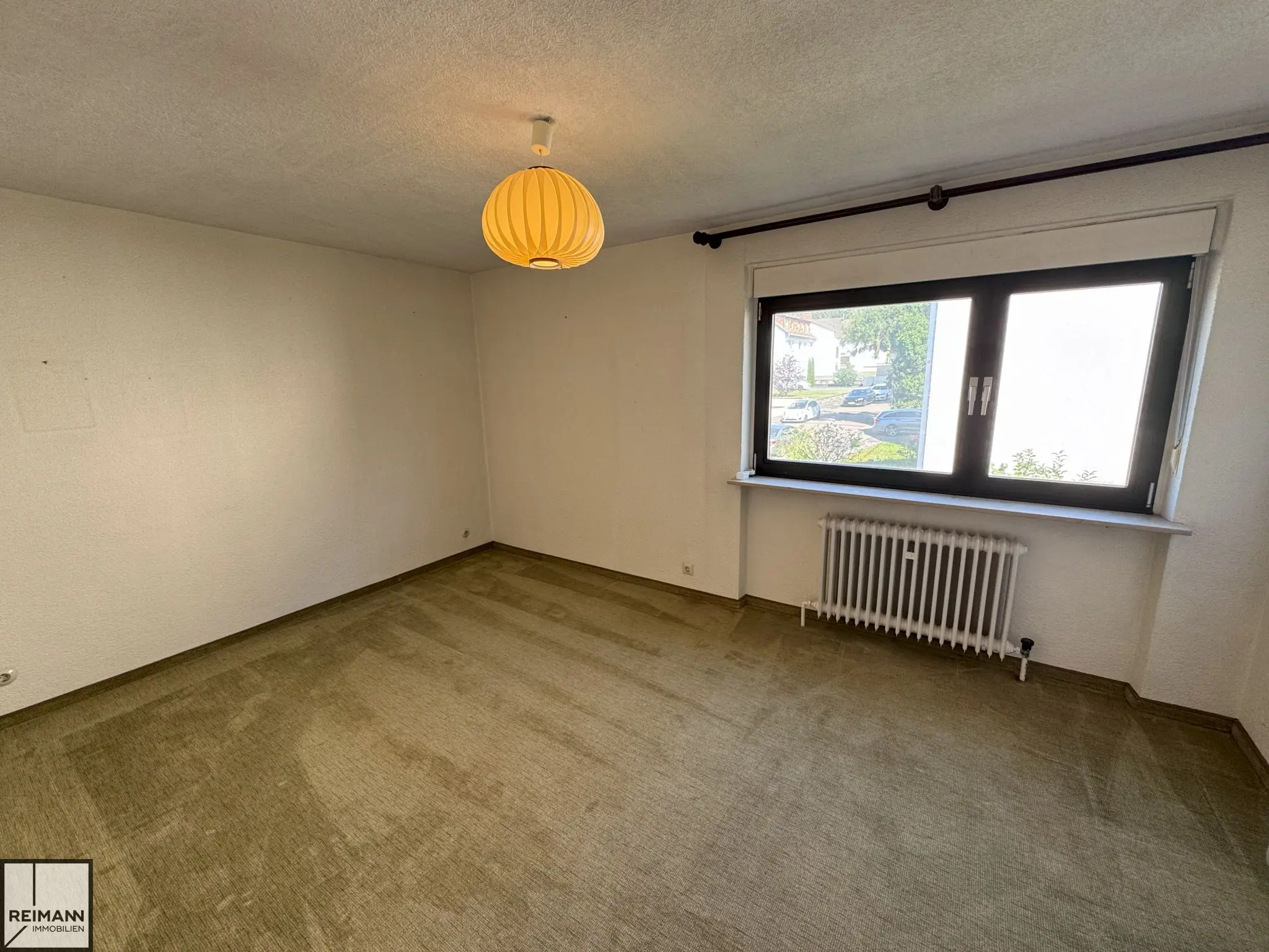 Zweifamilienhaus mit großem Garten und zusätzlichem Bauplatz