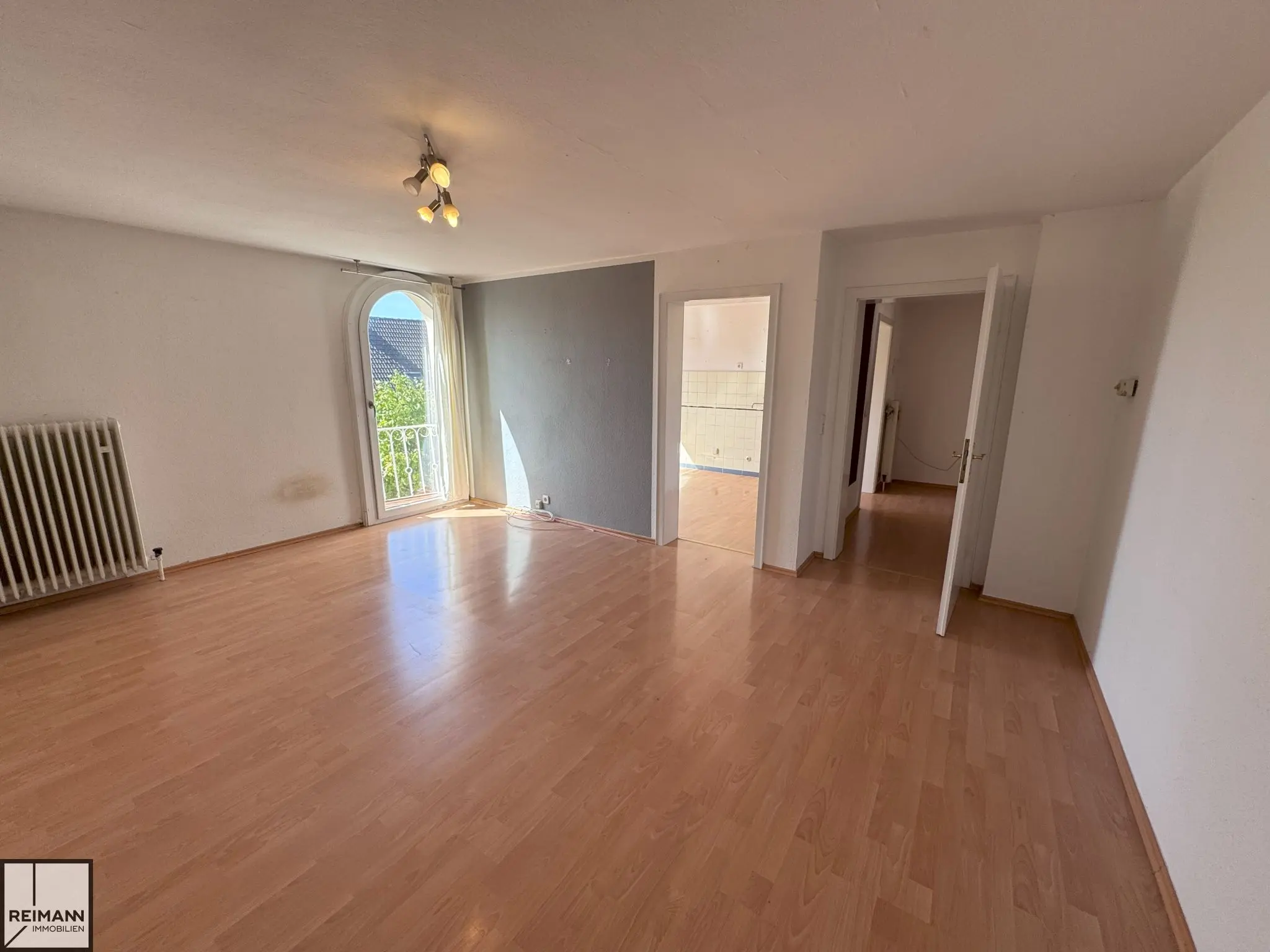 Zweifamilienhaus mit großem Garten und zusätzlichem Bauplatz