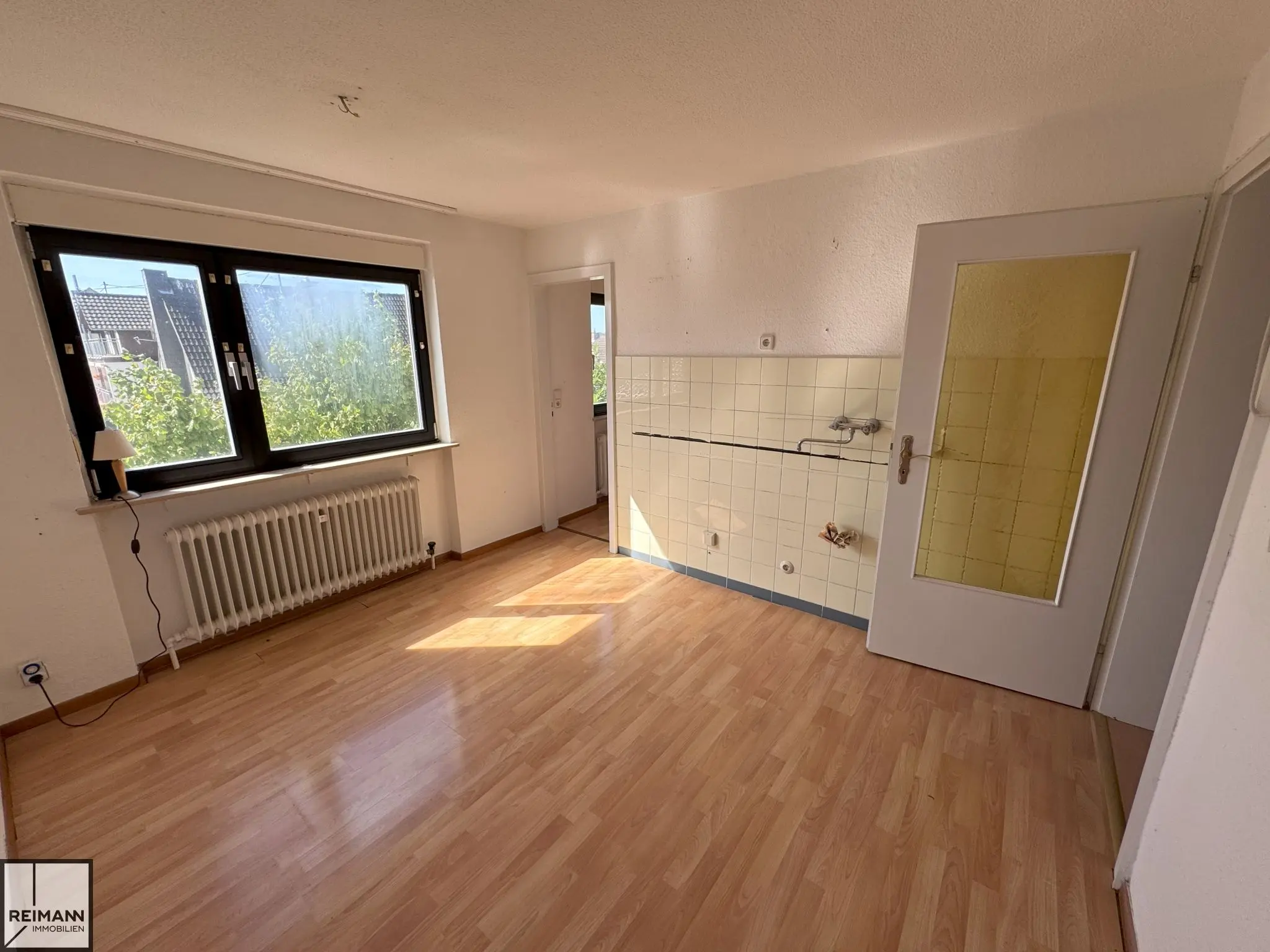 Zweifamilienhaus mit großem Garten und zusätzlichem Bauplatz