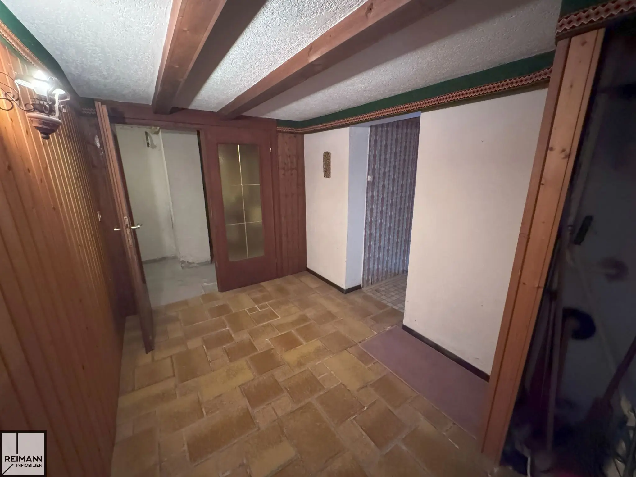 Zweifamilienhaus mit großem Garten und zusätzlichem Bauplatz