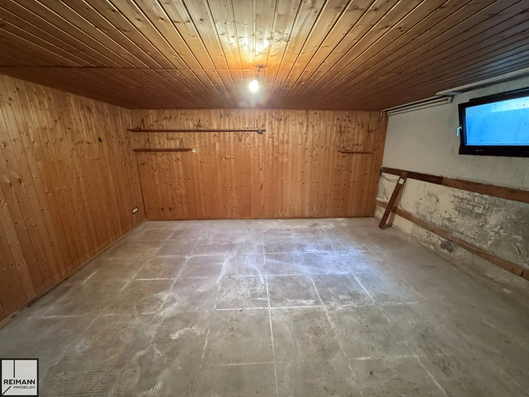 Zweifamilienhaus mit großem Garten und zusätzlichem Bauplatz