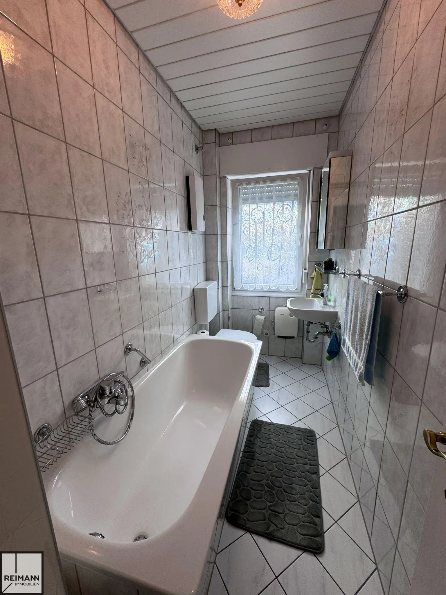 Familienfreundliches Wohnhaus mit viel Platz, Rheinblick & modernem Ausbau