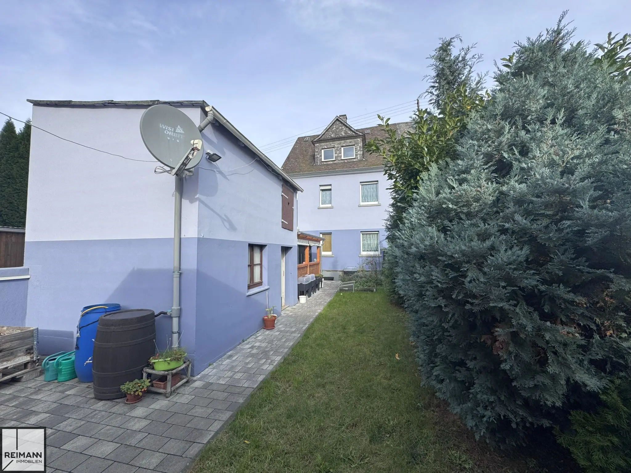 Familienfreundliches Wohnhaus mit viel Platz, Rheinblick & modernem Ausbau