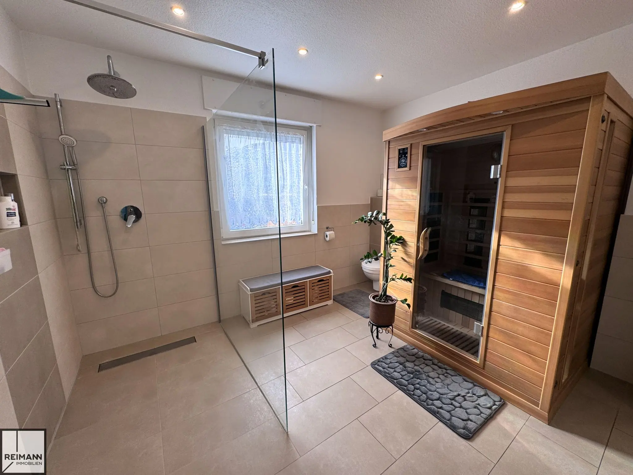 Familienfreundliches Wohnhaus mit viel Platz, Rheinblick & modernem Ausbau