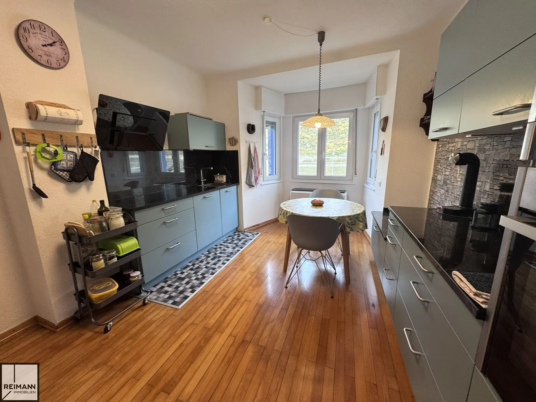 Familienfreundliches Wohnhaus mit viel Platz, Rheinblick & modernem Ausbau