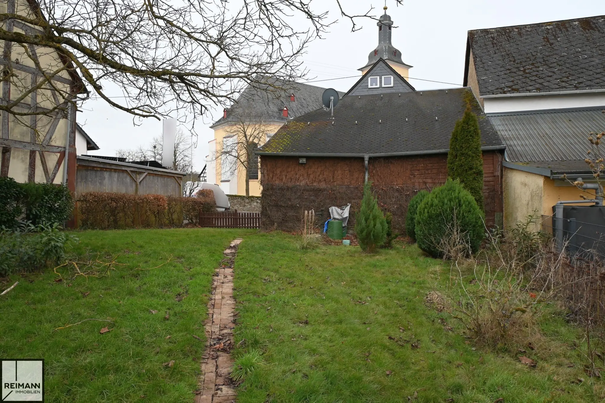 Charmantes Fachwerkhaus mit neuer Technik, Scheune und großem Garten