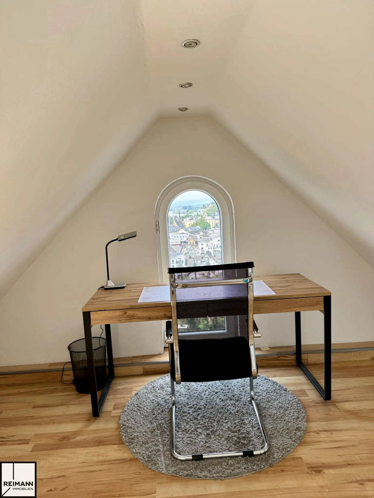 Möbliertes WHU-Zimmer mit Dachterrasse und Garten in einer 3er WG